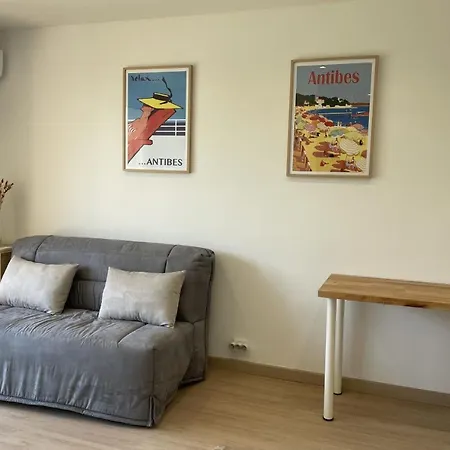 Quiet Studio With Balcony Near The Sea * Antibes